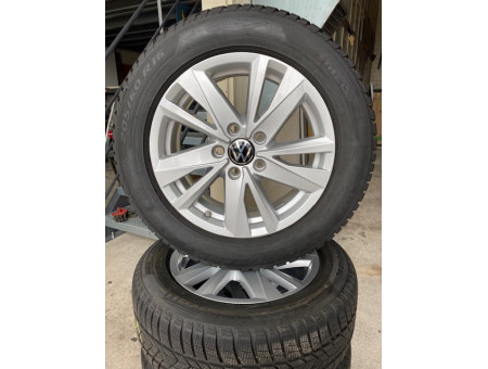 Winterräder Original VW Touran 5T1 Karlstad Pirelli 205/60R16 96H DOT23 5TA601025Q